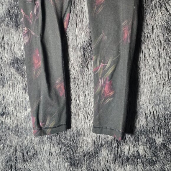Lululemon Women’s Floral Capri Crop Leggings Black Pink Estimated Size 4 - Picture 4 of 9